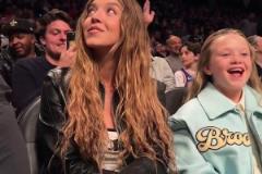 可惜籃網沒有進季后賽，季后賽場邊很難看到悉尼妹了