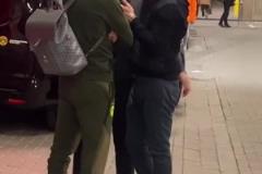 聊啥呢多特3-1巴薩，賽后弗里克與科瓦奇勾肩搭背相談甚歡