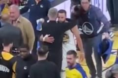 說啥呢科爾賽后抱著庫里耳語了20秒 仿佛時間凝固