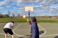 美國(guó)網(wǎng)友惡搞莫蘭特慶祝動(dòng)作：炸彈飛刀全都出來了