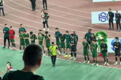 賽后謝場球迷高喊布彭扎，有的浙江球員忍不住哭了