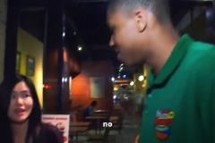 太接地氣了當年滿大街找希臘式漢堡的字母哥，是真的青澀啊…