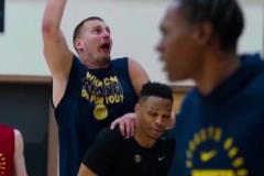 這胖子太搞了！約基奇隔扣威少失敗 手都沒碰到筐