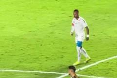 復出兩場又傷退！內馬爾無對抗坐地上，大腿不適被換下