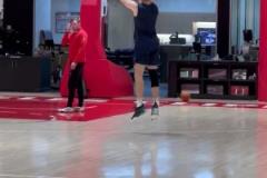 進入備戰狀態！哈登和博格丹在快船全隊訓練后，留下加練投籃