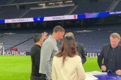 征服伯納烏！阿森納客場球迷賽后繼續(xù)高歌，塔子哥揮手致意