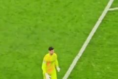 馬卡報：庫爾圖瓦是最后一位離場的球員，他想向皇馬球迷道歉