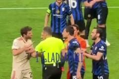 阿切爾比在穆勒面前滑跪慶祝嘲諷，兩人發(fā)生口角