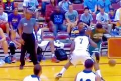 趙嘉仁半場前0.5秒送對手三分犯規(guī) 被解說調侃：堪比威少