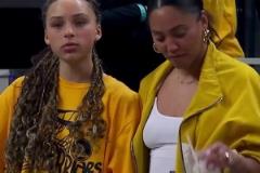 當年還是庫里懷里的小萊利，現在已經變成大姑娘了啊