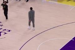 有趣的一個人！東契奇的賽前日常：雜技，打賭俯臥撐，給粉絲簽名