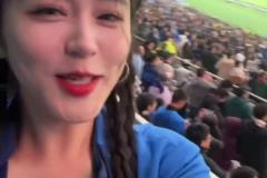 太激動了！申花美女球迷被于漢超超神表現征服