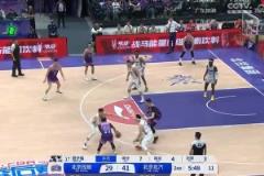 臂展有點(diǎn)恐怖啊！沈梓捷上演大鳥(niǎo)展翅殘暴戰(zhàn)斧隔扣！