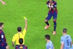 偷襲門將后攻門卻吃到黃牌，內(nèi)馬爾這一球為什么犯規(guī)？