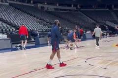 征戰丹佛高原！哈登和小卡適應場地，訓練態度非常認真