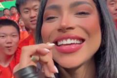 哈哈！克雷桑女友現場觀戰京魯大戰