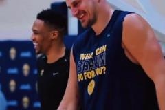 掘金G1加時險勝快船 威少在約基奇身邊打球是真的快樂啊