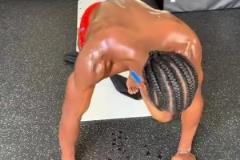 亞歷山大備戰季后賽揮汗如雨，這就是他為什么是MVP的原因?。? style=