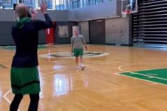 懷特訓練“空接三分” 綠軍真是把三分球玩出花了啊