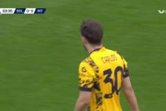 恰爾汗奧盧角球開出！奧古斯托頭球攻門擦柱而出！