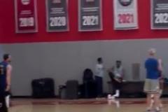 屬實少見！庫里三分練習，空位四連鐵