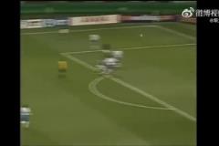 布馮只能目送！博爾格蒂2002世界杯上的回頭望月