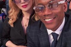 嫂子不錯的！馬布里帶著新婚夫人汪妤凌一塊觀戰尼克斯季后賽~