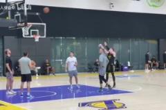 克內克特重回輪換？湖人隊內訓練：東契奇打賭失敗被罰做俯臥撐！