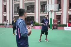 結果沒進！徐靜雨面對羅斯咔咔就是背打往里懟~