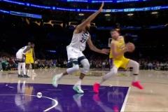 軍訓雖遲但到東契奇魔法連招戲耍戈貝爾 一記后仰輕松取分~