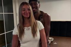 亞歷山大不僅是聯(lián)盟第一后衛(wèi)，場下和女友的關(guān)系也很好哇