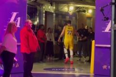 老詹一來，那叫一頓閃啊！