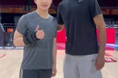 王嘉琦采訪阿爾德里奇問明日掘船G3誰會贏？阿德：快船會贏~