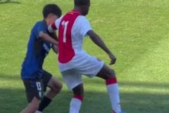 強(qiáng)硬對(duì)抗！日本小孩vs非洲小孩