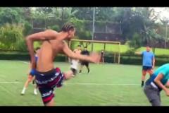 身體恢復得不錯！文班亞馬化身后衛和朋友踢野球