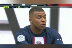 姆總不講武德名場面！姆巴佩佯裝散步轉身偷襲門將打空門！