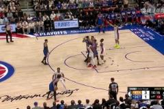 上來火氣就這么大！唐斯卡位中與哈里斯發生爭執，兩人互噴垃圾話