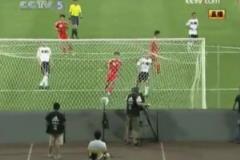 22歲蒿俊閔戲耍德國后衛(wèi)破門！09年高洪波首秀國足1-1戰(zhàn)平德國！