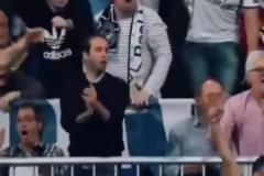 別以為你穩(wěn)了！對(duì)面可有梅西啊！經(jīng)典的“伯納烏晾衣架”！