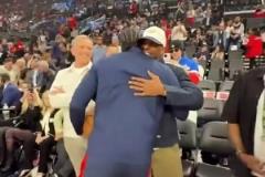 夢回18年的火箭！哈登和保羅今日賽前擁抱！