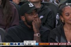 聽說這位觀眾很會打球啊快船掘金G3，歐文攜嬌妻現場觀戰