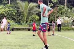 文班亞馬放假踢野球 網友：這天賦不打籃球可惜了