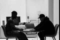 巴特勒更新個人社媒！曬出坐著打牌的照片！