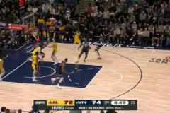 又一幅世界名畫！愛德華茲身后掏球，隨后殘暴隔扣東契奇！