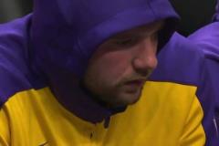 吃壞肚子了？和胃病作斗爭的東契奇，整場的表情都很難受啊