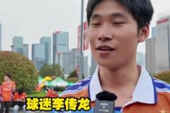 泰山隊主場迎戰申花，球迷身穿泰山隊甲A時期9號外援隊服