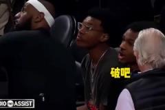 詹姆斯在打破紀錄的比賽中場和兒子的對話