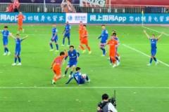 泰山隊球迷實拍，這球不需要看下VAR嗎