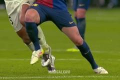 阿勞霍這場對姆巴佩進行超強控制，皇馬也沒法從身后發起進攻