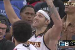 董路：裁判轉(zhuǎn)換速度都比皇馬中前場(chǎng)幾個(gè)大爺快，這回防速度無(wú)語(yǔ)了